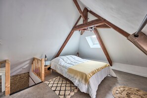 2 bedrooms, iron/ironing board, free WiFi