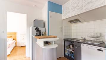 Fridge, microwave, oven, dishwasher