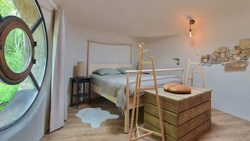 2 habitaciones, tabla de planchar con plancha y ropa de cama