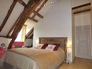 Comfort Double Room, 1 Queen Bed, Private Bathroom, Garden View (AVITUS)