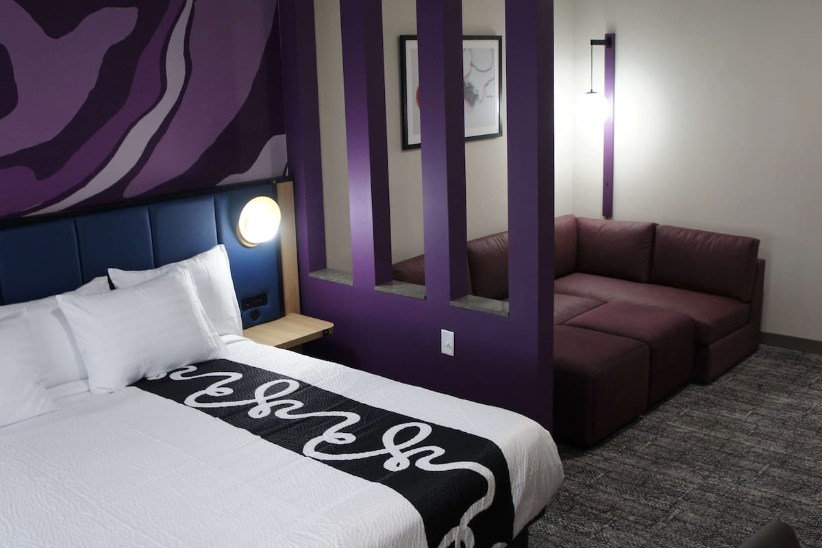 Studio suite, 1 kingsize bed, niet-roken (Wide) | Luxe beddengoed, een strijkplank/strijkijzer, gratis wifi, beddengoed