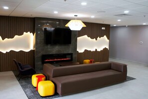 Lobby - La Quinta Inn & Suites by Wyndham Memphis East (Memphis)