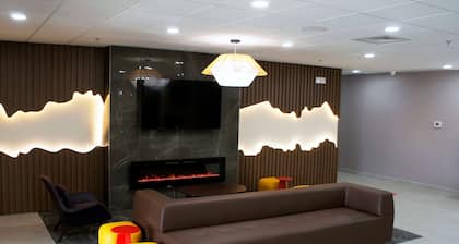 La Quinta Inn & Suites by Wyndham Memphis East