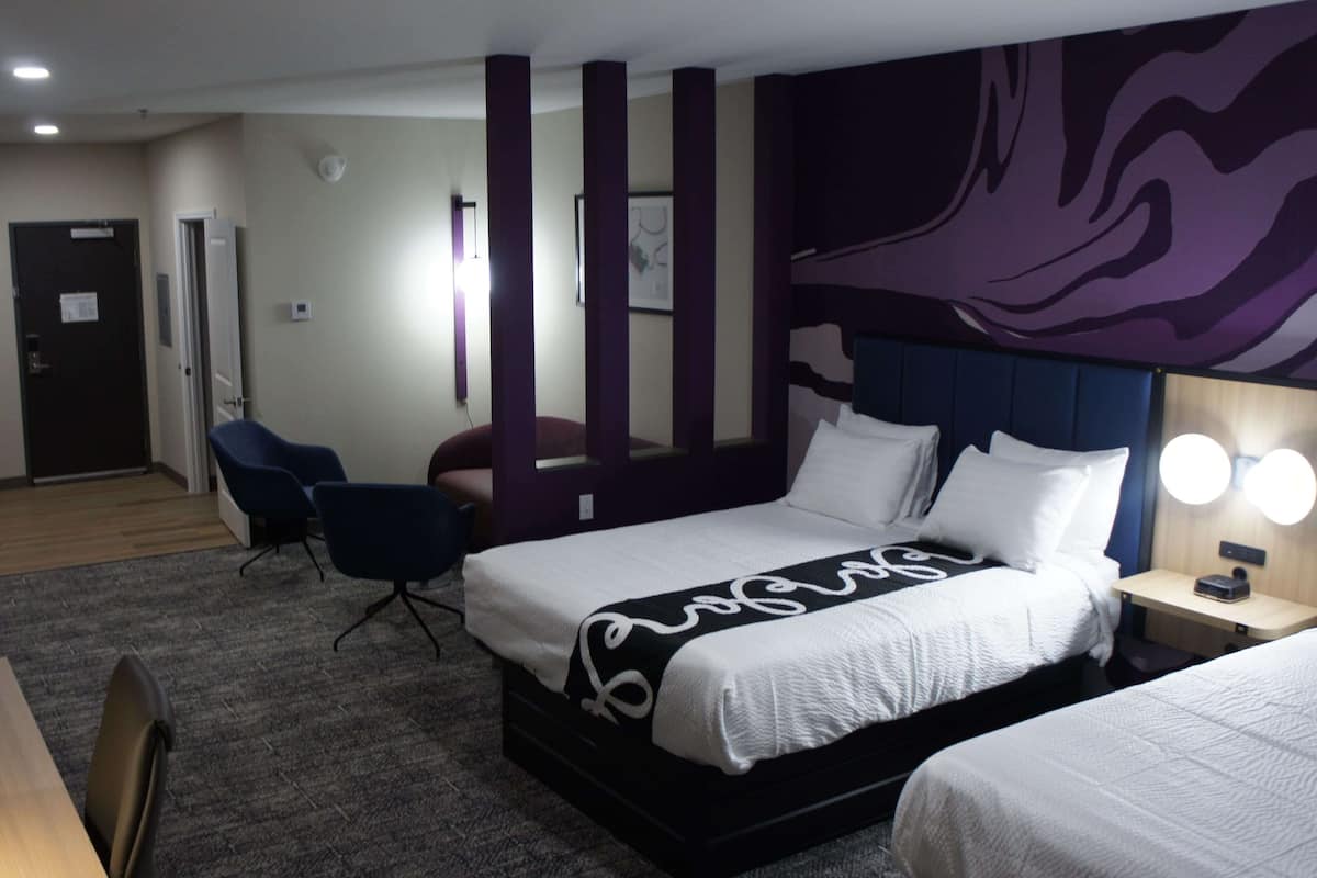 Premium bedding, iron/ironing board, free WiFi, bed sheets