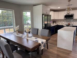 Dining - Remodeled house, 15 min. to Lake Texoma- pickleball and sand volleyball courts. (Whitesboro)