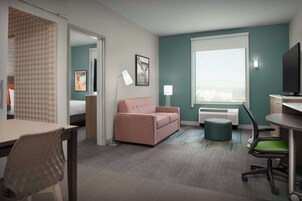 Studio Suite, 1 King Bed, Accessible (Hearing) | Living area