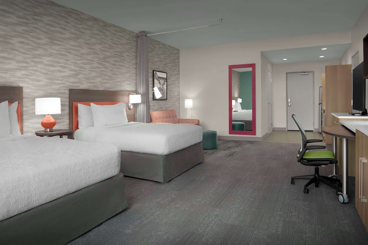 Studio Suite, 2 Queen Beds, Accessible, Bathtub | Free WiFi