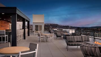 2 Bars/Lounges, Lobby-Lounge, Bar auf der Dachterrasse