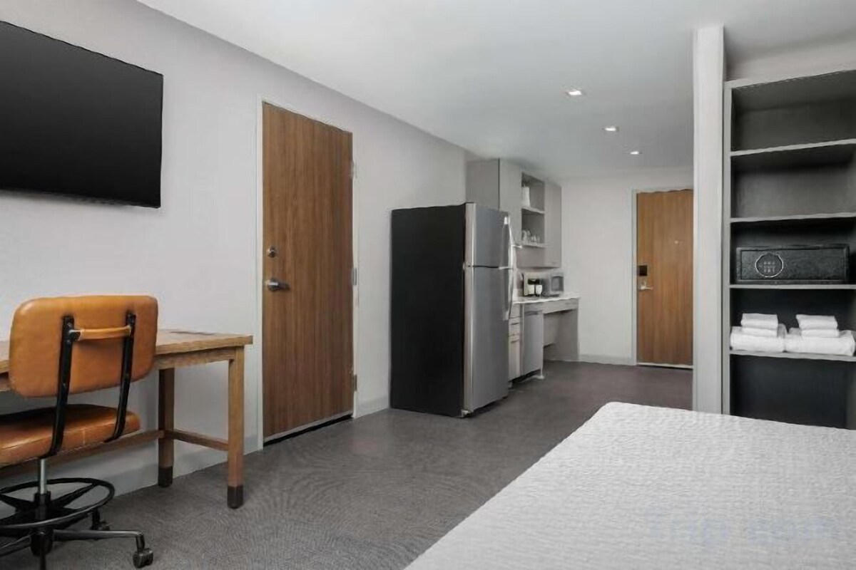 King Studio With Sofa Bed