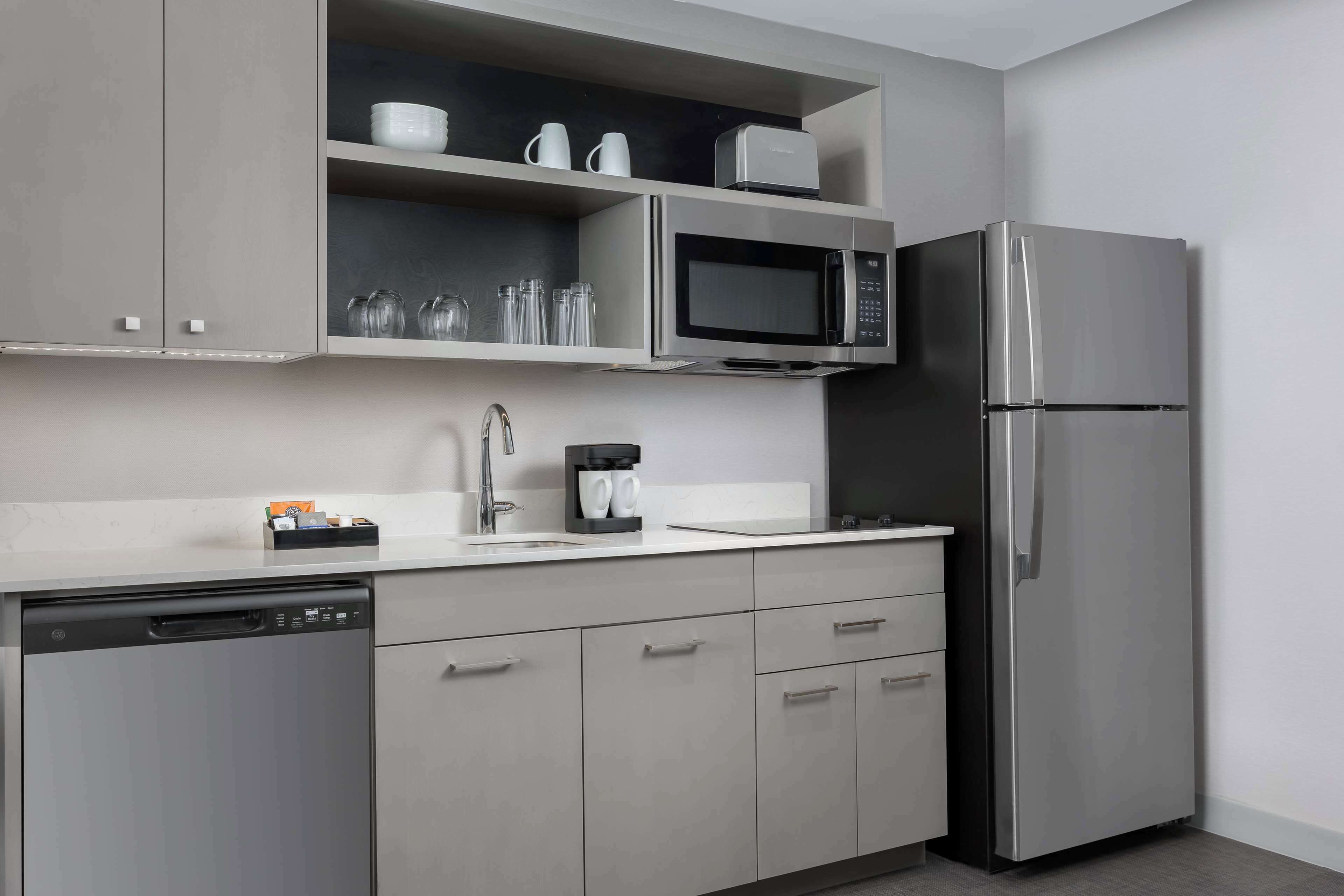 Fridge, microwave, stovetop, dishwasher