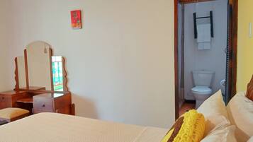 Standard-dobbeltværelse - terrasse | Individuelt design, individuel indretning, sengetøj