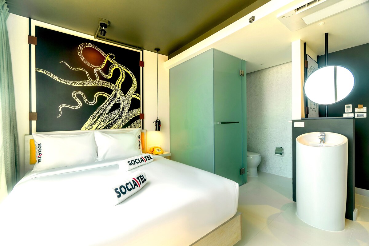 Standard Queen Room