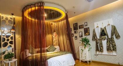 Danfeng Junlin World Theme Hotel