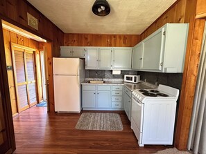 Fridge, microwave, oven, stovetop - Rocky Racoon's Rustic Retreat at Sage Lake! Dock slip & tons of fun await!! (Hale)
