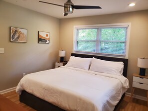 3 bedrooms, desk, iron/ironing board, free WiFi