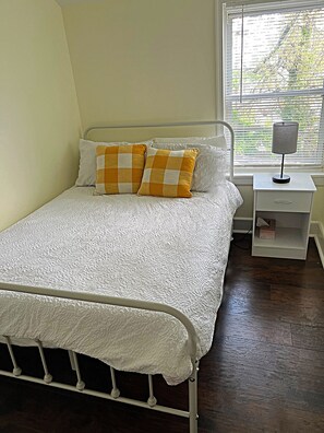 2 bedrooms, desk, iron/ironing board, free WiFi