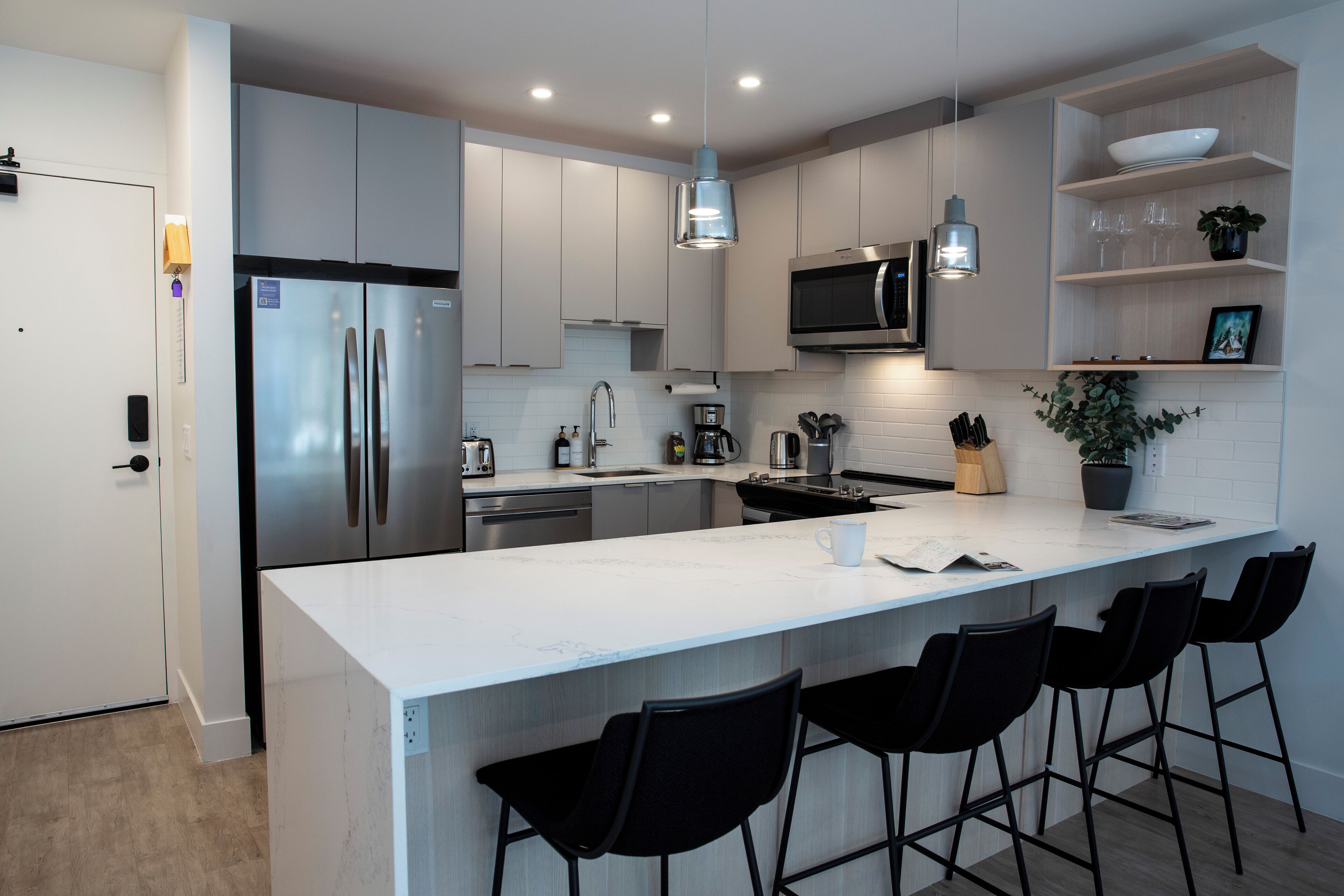 Condo | Cozinha privada | Geladeira, micro-ondas, fogão, cooktop