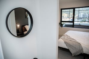 Condo | Phòng tắm | Máy sấy tóc, khăn tắm, giấy vệ sinh