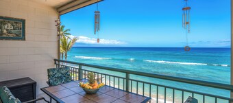 Lovely 3-BR Oceanfront Condo with Split-ACs
