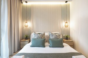 Signature Apartment, City View | 2 bedrooms, in-room safe, individually decorated, individually furnished - Sky High Burj Khalifa View - Dubai Mall (Dubai)