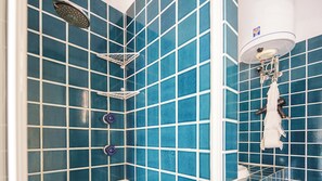 Dusche, Haartrockner, Bidet