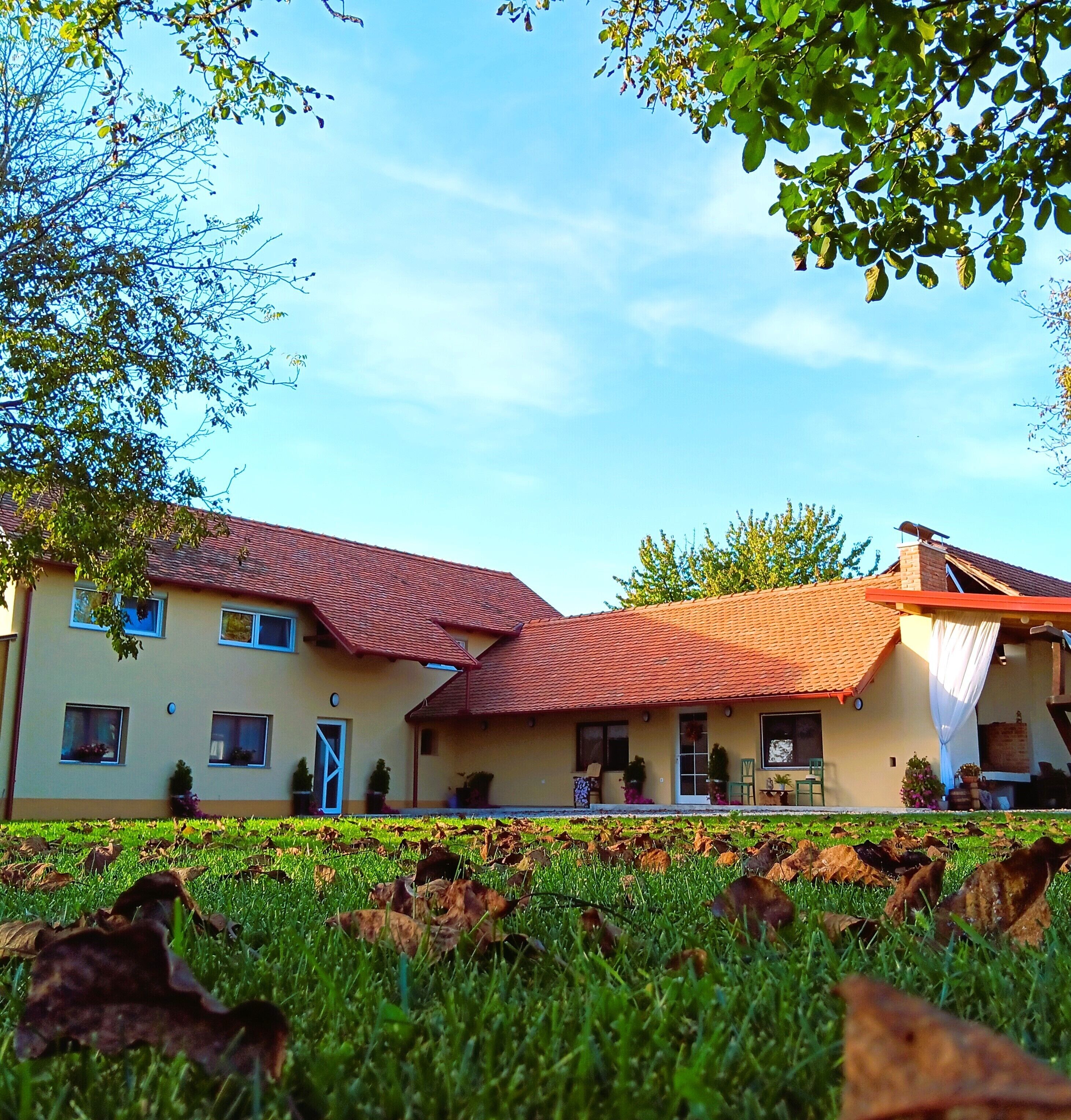 المنشأة من الخارج