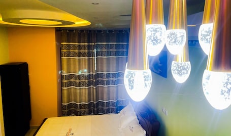 Comfort Room, Kitchen, City View | 1 bedroom, soundproofing, free WiFi, bed sheets