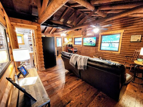 Chris's Cozy Cabin