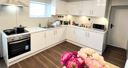 OYO Welsh Holiday Accommodation - Modern Stay