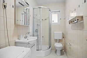 Shower, hair dryer, towels - Family Apt Lavanda (Neda) - Seafront, Rab Island (Kampor)