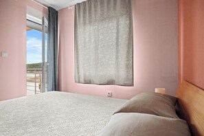 2 bedrooms, iron/ironing board, travel cot, free WiFi