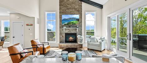 Smart TV, fireplace