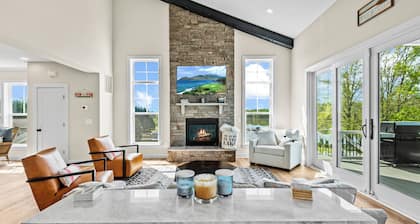 R&R Lake Anna is where it's at! Waterfront , water trampoline & more!