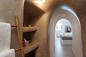 2 chambres, coffres-forts dans les chambres, fer et planche Ă repasser