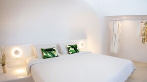 2 bedrooms, in-room safe, iron/ironing board, free WiFi