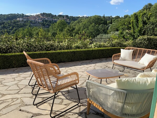 Terrace/patio - New Holiday Rental Villa Callian with AC, heated pool, hot tub, outdoor kitchen (Callian)