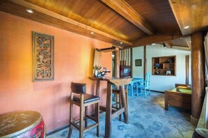 Unclassified image, 5 of 64, button - Yun Qieman Inn· Panoramic Snow Mountain View & Golden Peak Sunrise (Old Town of Lijiang ) (Lijiang)