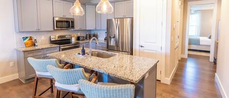 Refrigerador, microondas, horno, placa de cocina