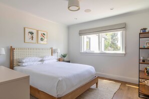 4 slaapkamers, een strijkplank/strijkijzer, gratis wifi, beddengoed