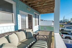 Terrace/patio - DeJa Blue, You Will Want to Come Back! (Kure Beach)