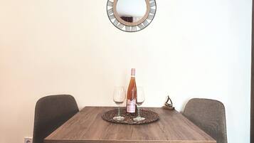 Standard-Studio, 1 Queen-Bett | Schallisolierte Zimmer, Bügeleisen/Bügelbrett, kostenloses WLAN