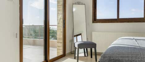 5 habitaciones, tabla de planchar con plancha, wifi y ropa de cama