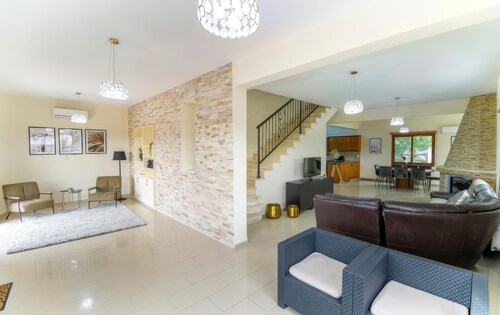 Huge family house 5 minutes from the heart of Paphos. and other attractions.