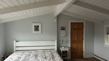 3 makuuhuonetta, työpöytä, silitysrauta/-lauta, Wi-Fi