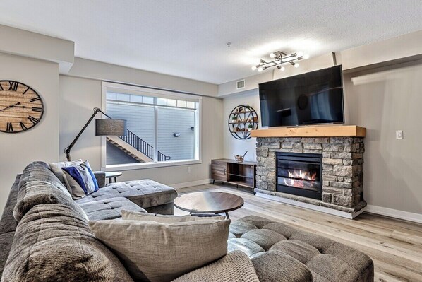 Televisión y chimenea