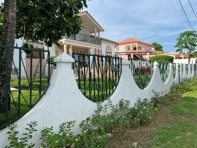 Villa Familial à Sao Tome à Moins de 5 Minutes de Laéroport et du Centre Ville