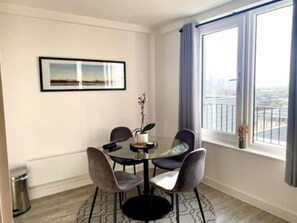 Dining - Prime Suite 2 Bed Apartment with Rooftop Terrace (Salford)