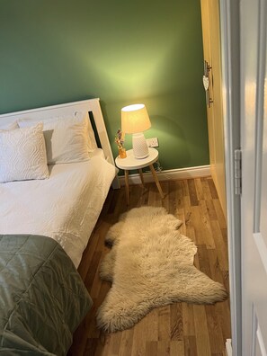 2 dormitorios, tabla de planchar con plancha, wifi y ropa de cama