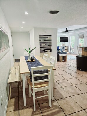 In-room dining - Manatee Cove Compound Star5vacations (Spring Hill)
