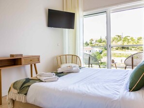 3 habitaciones, tabla de planchar con plancha y acceso a internet 